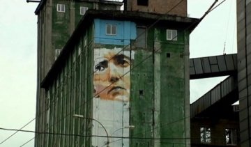 Надежде Савченко строят памятники