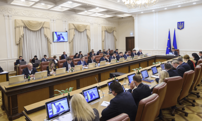 У Гройсмана рассказали, когда на оккупированных территориях появятся украинские пенсии: выход только один