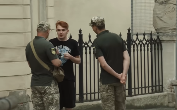 ТЦК мобилизируют этих мужчин в августе: кому вне очереди будут вручать повестки