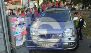 У столиці водій наїхав на групу школярів і втік (фото)