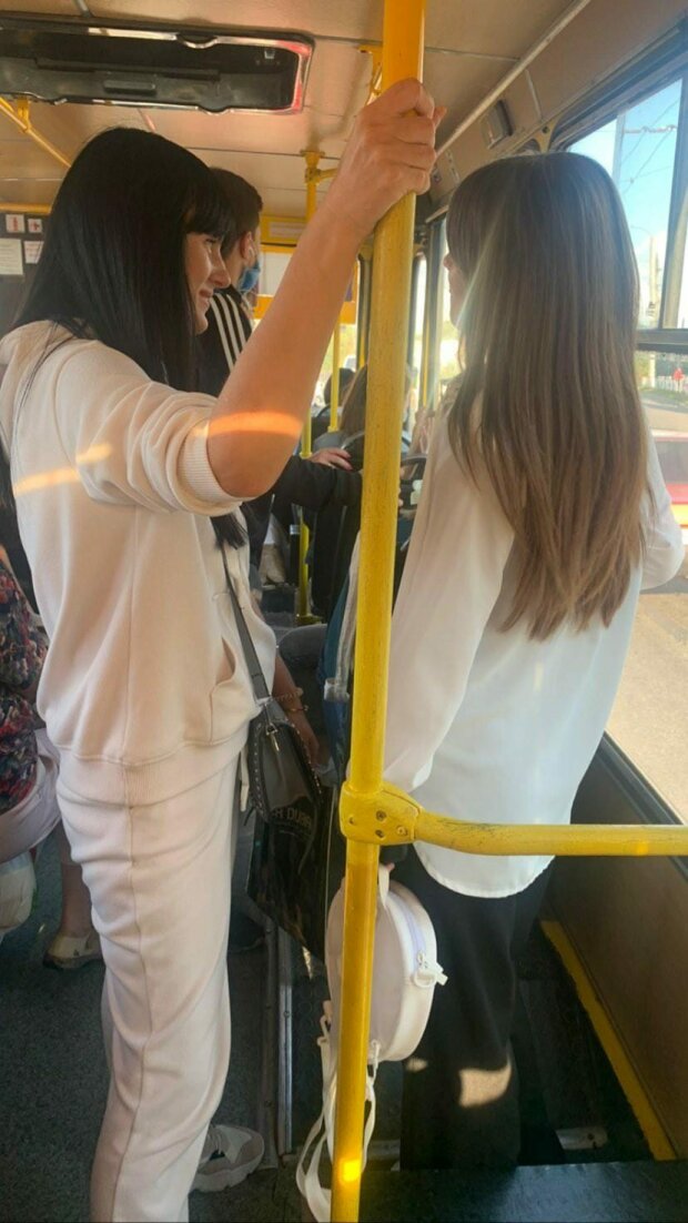 голые девочки в общественном транспорте
