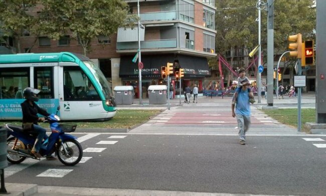 Світлофор навчили лякати пішоходів-порушників