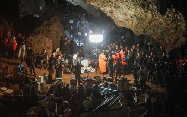 Врятованим з печери в Таїланді дітям подарують частинку фіналу ЧС-2018