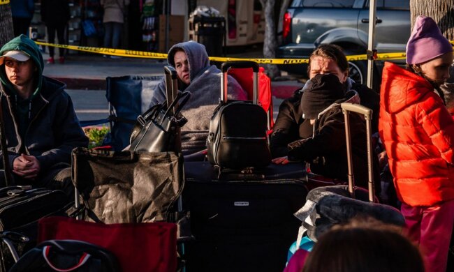 200 українських біженців в очікуванні притулку в США, фото: CNN.
