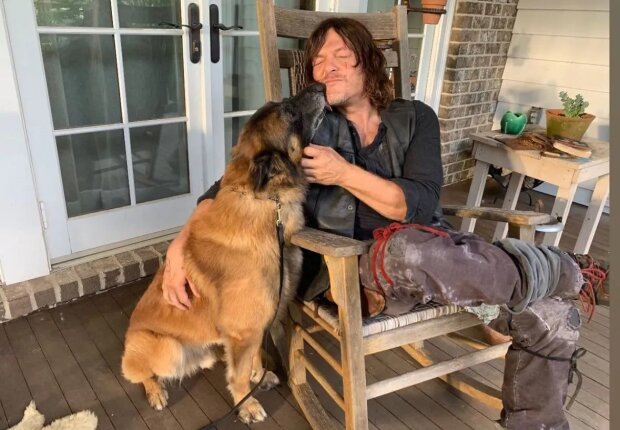 Норман Ридус и пес, фото: Instagram