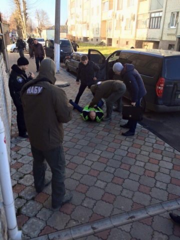 Судью поймали  на взятке (фото)