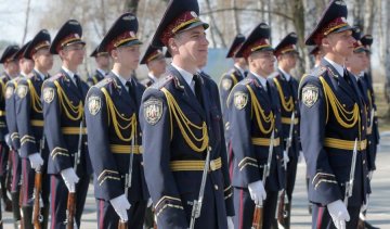 Українські нацгвардійці показали, як користуватися карабіном