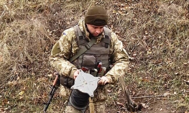 Біля Маріуполя знищили 100 мін (фото)