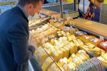 Сир з цвіллю, скріншот з відео
