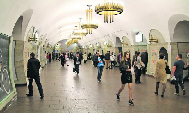 У Києві екстрено зупинили рух на одній з гілок метро: що відбувається