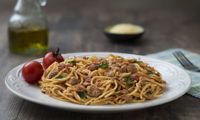 Готуємо разом: паста з тунцем і томатами