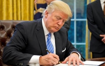 Трамп відклав підписання скандального указу