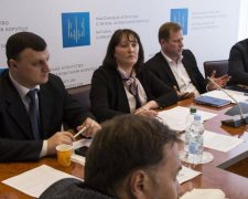 Стало известно, в декларациях каких чиновников нашли нарушения