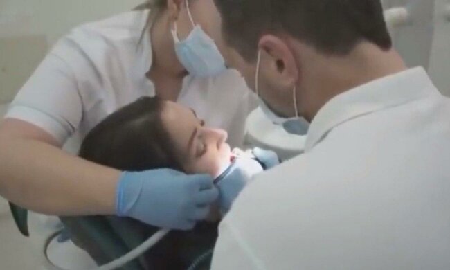 Киянка спустила на стоматолога тисячі доларів і залишилася без зубів: "Не можу їсти, говорити і жити"