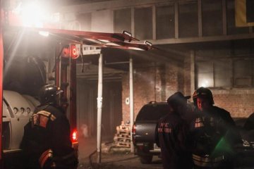 Выпрыгивали из окон: жуткий пожар в ТЦ забрал жизни детей