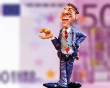 Українців шокували сумою виведених за час незалежності грошей