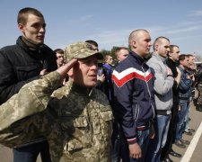 Обережно, фейк! Українців перед виборами лякають "драконівськими" правилами військкоматів