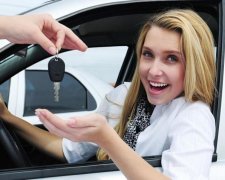 Эксперты назвали преимущества женщины-водителя