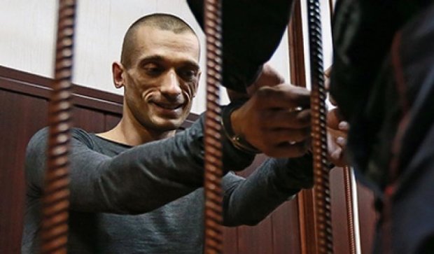 Российский скандалист-художник требует судить его как террориста