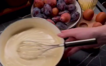 Манник со сливами, кадр из видео