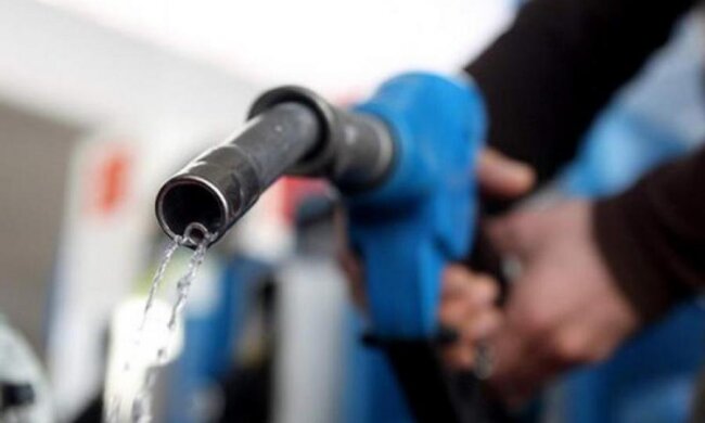 Як заїхати на заправку і не попасти на ремонт авто: прості поради