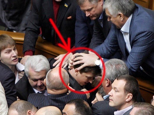 Приставили пістолет до голови та вимагали платити: на Донбасі затримали скандального екс-регіонала