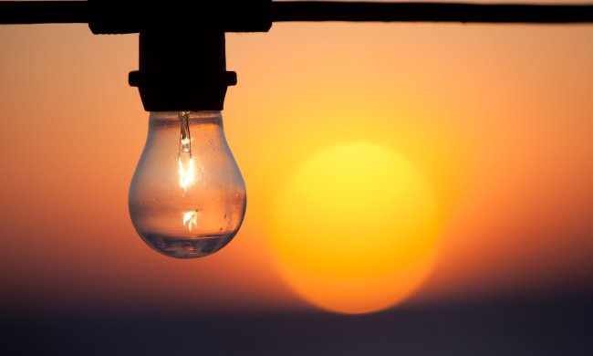 У каждого свои извращения, но так нельзя: посмотрите, как выбрасывают электричество на ветер, пока вы экономите каждую копейку коммуналки