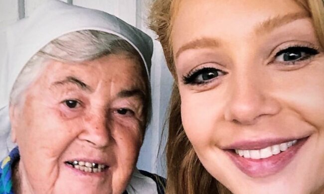 Тина Кароль и бабушка Поля, фото: Instagram