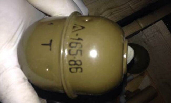 Біля чернігівського супермаркету чоловік продавав боєприпаси