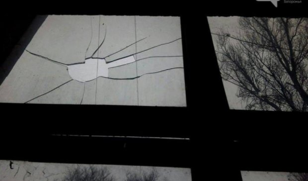 Невідомі обстріляли Будинок друку у Запоріжжі (фото)