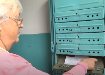 Платежки за коммуналку. Фото: скрин youtube