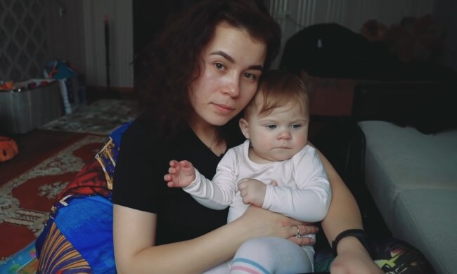 Настя з дочкою Софією, кадр з інтерв'ю