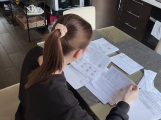 Платіжки за комуналку. Фото: скрін youtube
