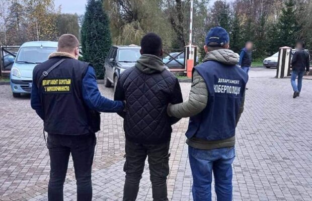 Во Франковске задержали иностранца, фото: Facebook Полиция Ивано-Франковской области
