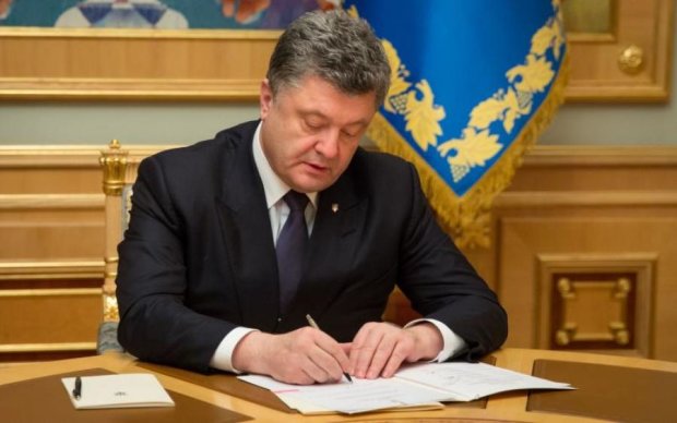 Порошенко подписал закон о жертвах репрессий: что изменится для украинцев