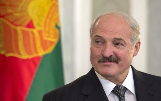 Лукашенко втратив селфі-цноту з красунею-брюнеткою