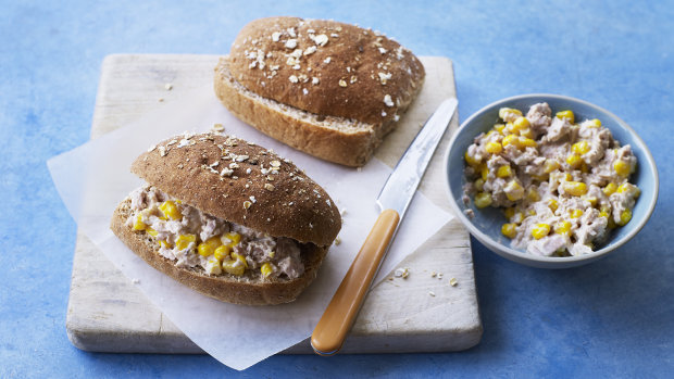 Рецепт сэндвича с тунцом и кукурузой