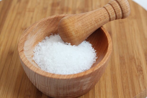Лайфхаки с солью, о которых вы ранее не знали: это значительно упросит вашу жизнь