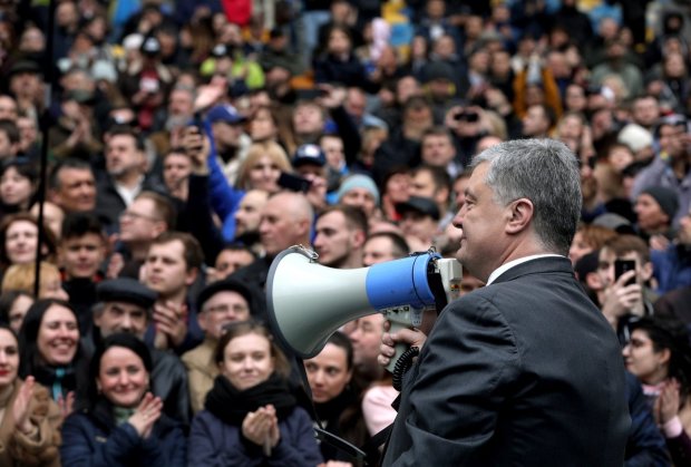 Агресивний Порошенко на власному мітингу напав на українців: "Ви справжні нелюди"