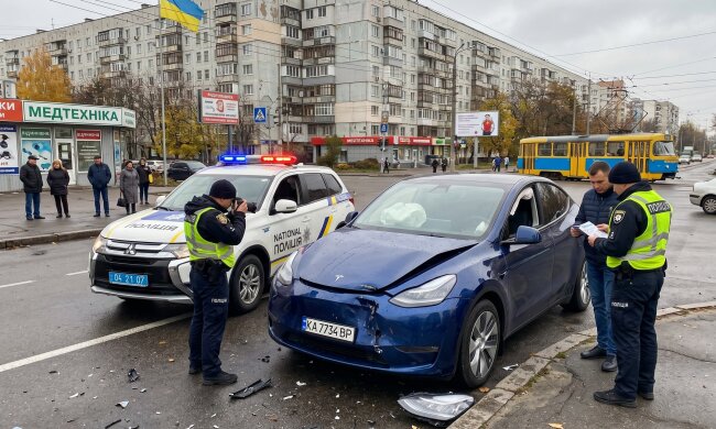 Tesla ДТП Київ поліція
