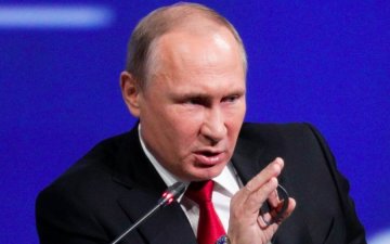 Путін повернувся від Макрона і осмілів