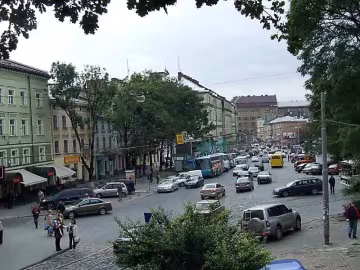 Вирвав з рук 3 тисячі: львівську пенсіонерку атакували біля обмінника