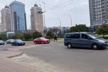 Машины на дороге, фото Знай.ua