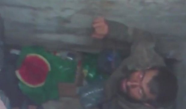 Кадирівські бойовики показали знущання над нашим солдатом (відео)