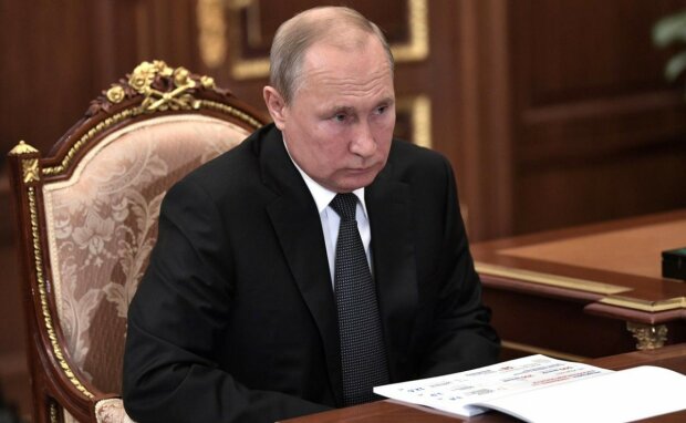 Путин пригласил Зеленского в Кремль отмечать победу: "Отправят приглашение"