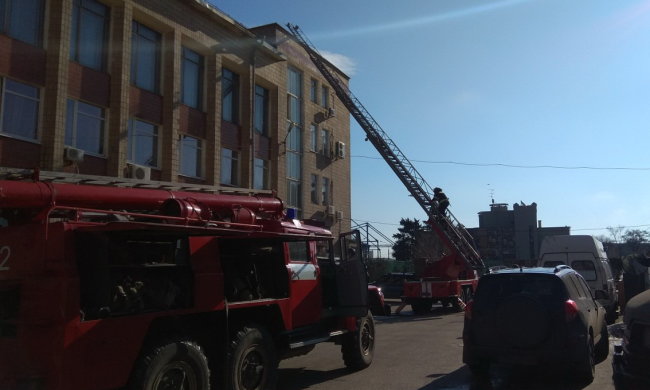 Київські рятувальники витягли хлопчика з дивного місця: "Було дуже страшно"