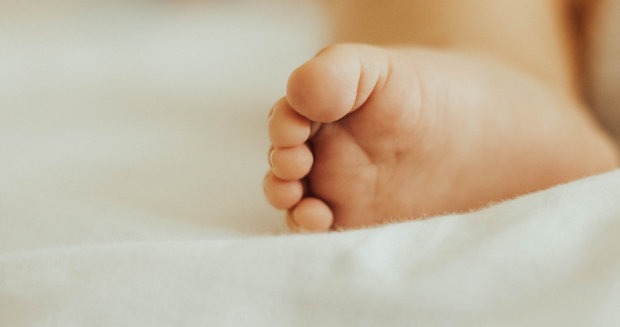 Лікарі не давали жодних шансів: немовля мов пір'їнка перемогло смерть