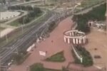 Лукашенко с сыном пролетели на вертолете над очищенными от протестующих площадями: "Сбежали ... испугались"