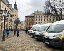 Машини Укрпошти, фото з вільних джерел