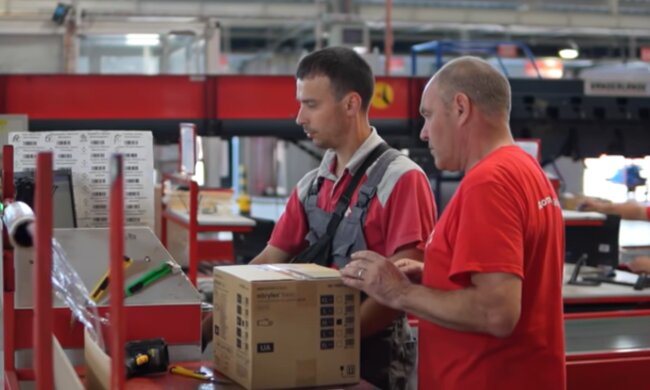 Нова пошта, кадр з відео